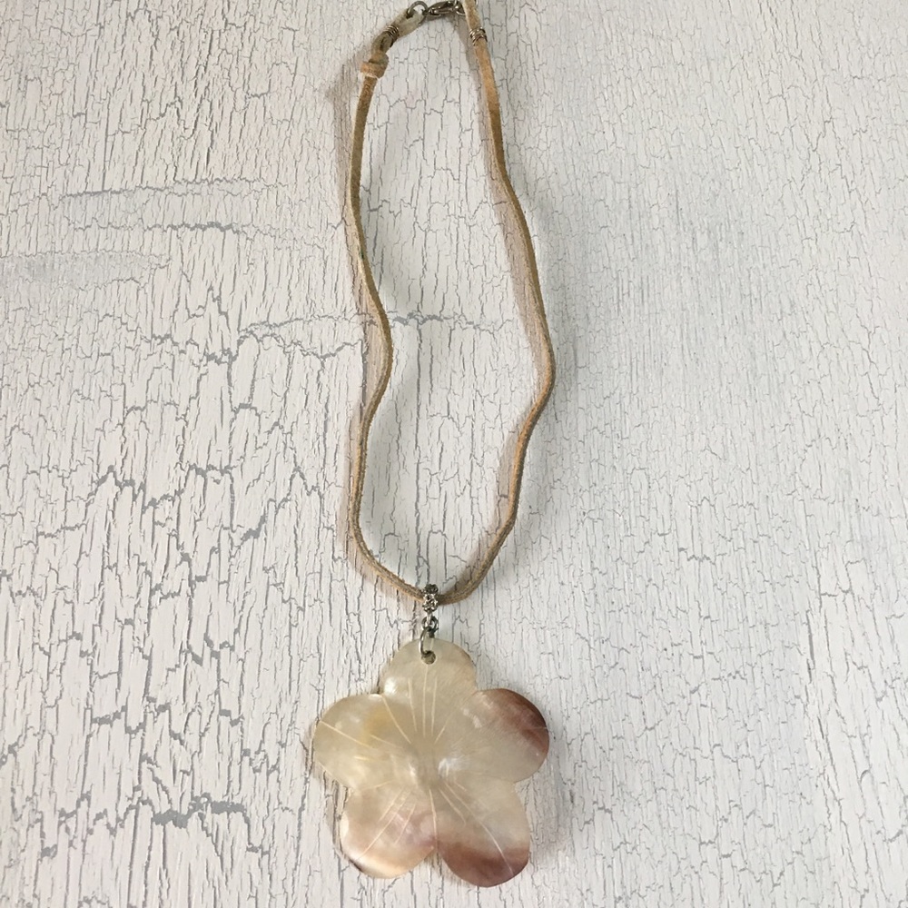 Handmade Flower Shell Choker - Picture 2 of 6